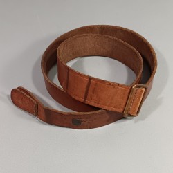 BRETELLE SANGLE DE MOUSQUETON ET FUSIL MAS 1936 EN CUIR FAUVE ANNEES 1940