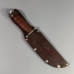 COUTEAU SCOUT OU CJF CHANTIERS DE JEUNESSE SABATIER AVEC CROIX DE LORRAINE SUR LE FOURREAU