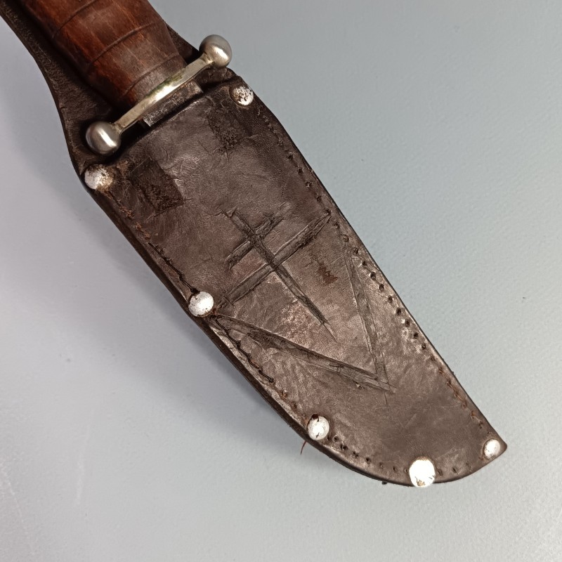 COUTEAU SCOUT OU CJF CHANTIERS DE JEUNESSE SABATIER AVEC CROIX DE LORRAINE SUR LE FOURREAU