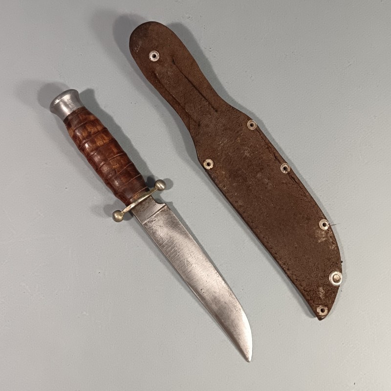 COUTEAU SCOUT OU CJF CHANTIERS DE JEUNESSE SABATIER AVEC CROIX DE LORRAINE SUR LE FOURREAU