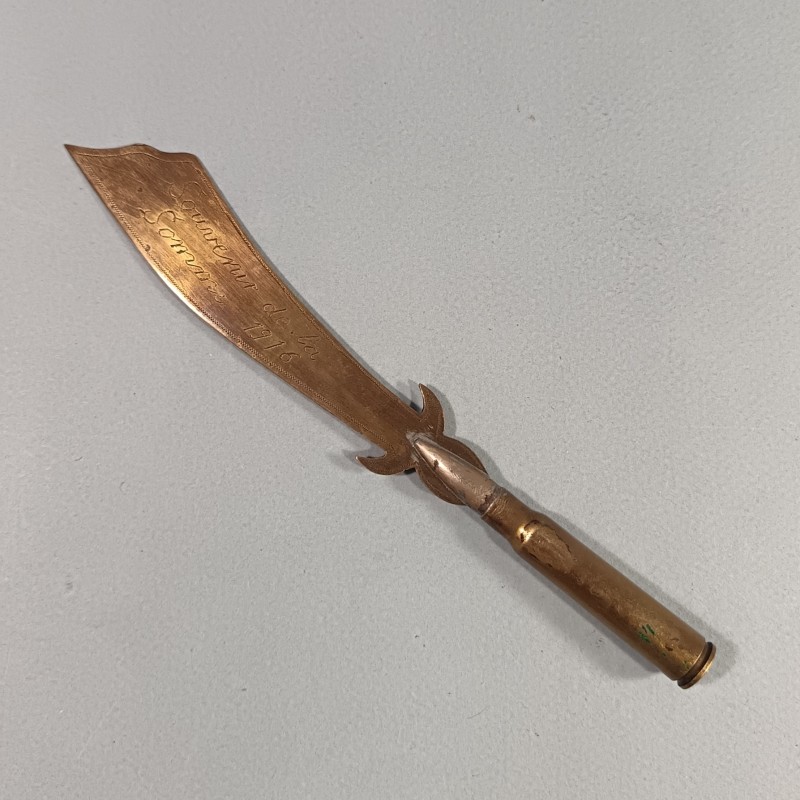 ARTISANAT DE TRANCHEE COUPE PAPIER SOUVENIR DE LA SOMME 1916 AVEC UNE BALLE DE MAUSER DATEE 1916