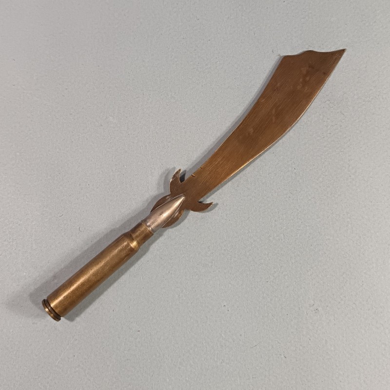ARTISANAT DE TRANCHEE COUPE PAPIER SOUVENIR DE LA SOMME 1916 AVEC UNE BALLE DE MAUSER DATEE 1916
