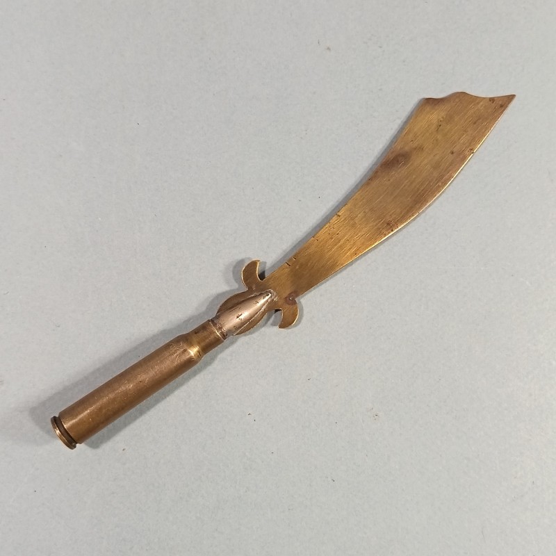 ARTISANAT DE TRANCHEE COUPE PAPIER SOUVENIR DE LA SOMME 1916 AVEC UNE BALLE DE MAUSER DATEE 1916