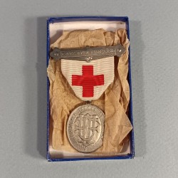 MEDAILLE DE LA CROIX ROUGE UFF ASSOCIATION UNION DES FEMMES DE FRANCE NUMEROTEE AU DOS EN BOITE