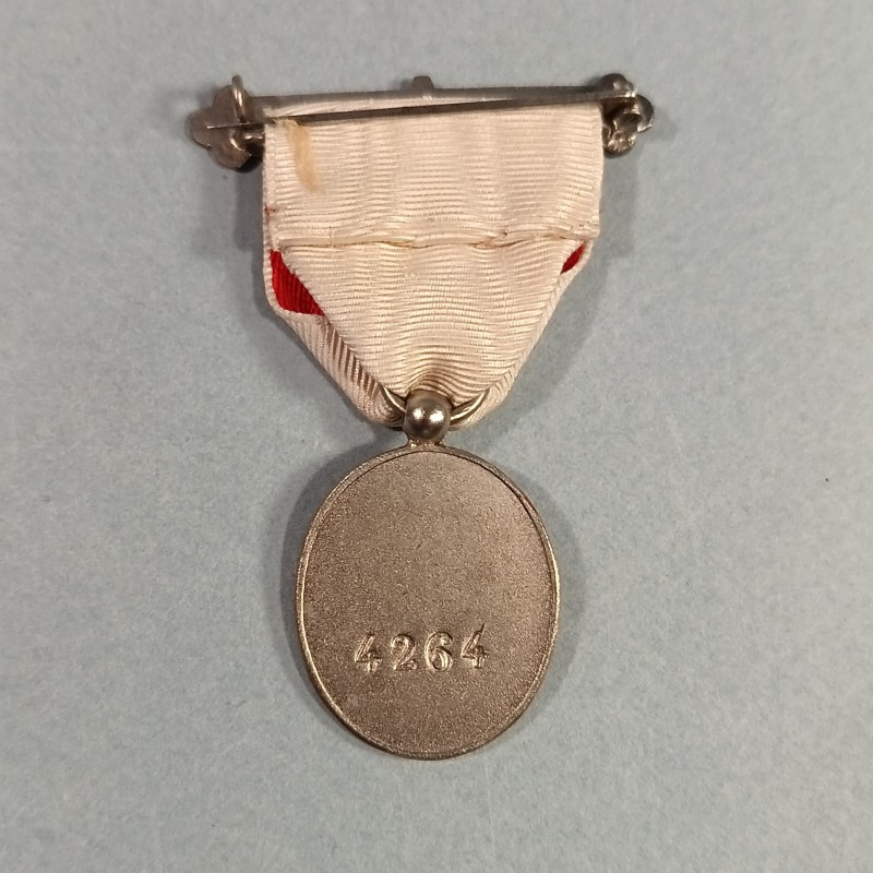 MEDAILLE DE LA CROIX ROUGE UFF ASSOCIATION UNION DES FEMMES DE FRANCE NUMEROTEE AU DOS EN BOITE