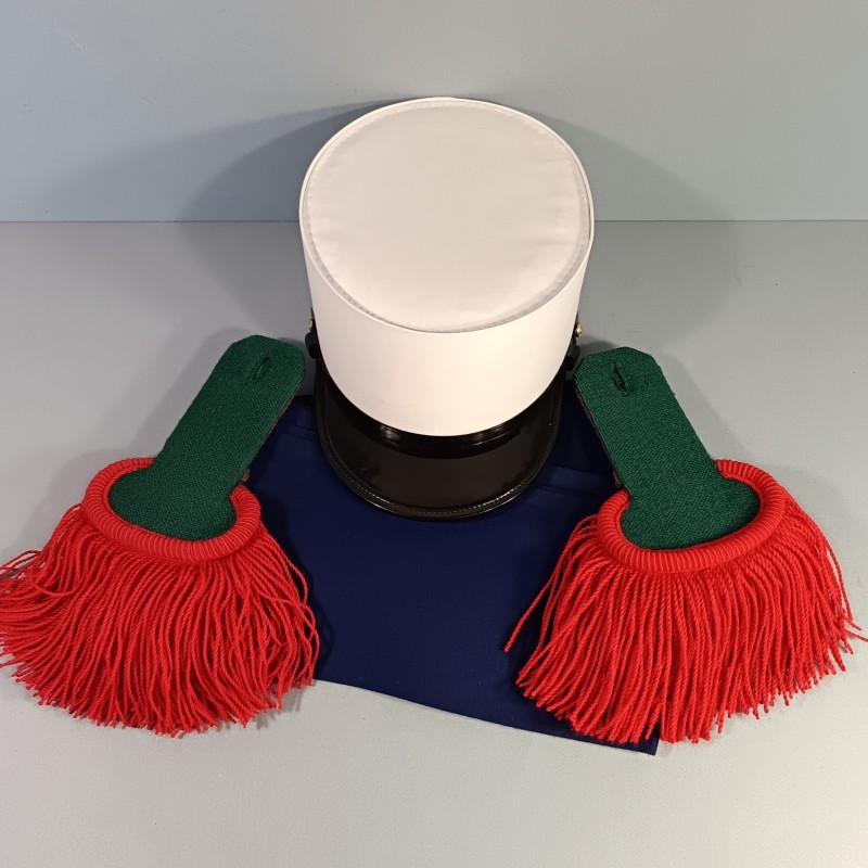 ENSEMBLE LEGIONNAIRE KEPI BLANC EPAULETTES ROUGES ET VERTES CEINTURE BLEUE LEGION ETRANGERE PARA GENIE INFANTERIE