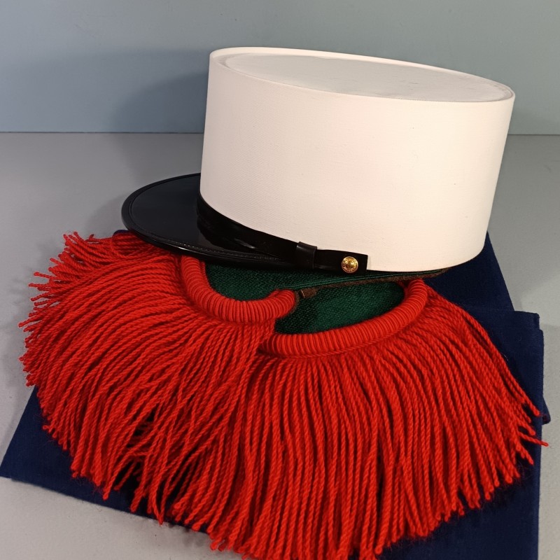 ENSEMBLE LEGIONNAIRE KEPI BLANC EPAULETTES ROUGES ET VERTES CEINTURE BLEUE LEGION ETRANGERE PARA GENIE INFANTERIE