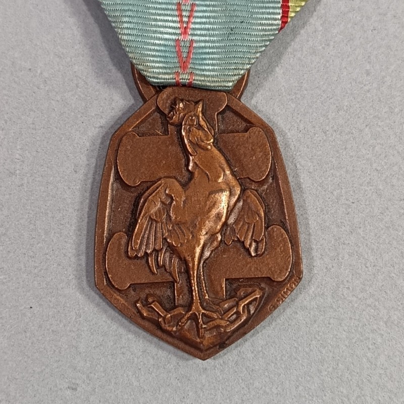 MEDAILLE COMMEMORATIVE GUERRE 1939-1945 ARMEE DE LIBERATION AVEC BARRETTE FRANCE