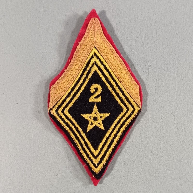 INSIGNES TISSU LOSANGE MODELE 1945 DE SERGENT DU 2 ème REGIMENT DE SPAHIS MAROCAINS