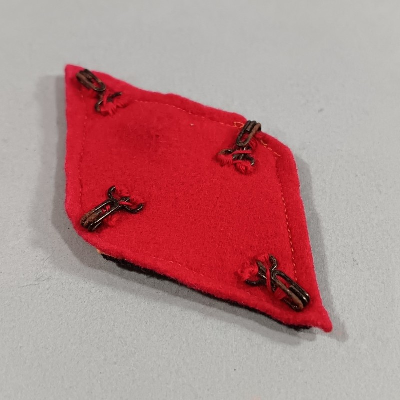 INSIGNES TISSU LOSANGE MODELE 1945 DE SERGENT DU 2 ème REGIMENT DE SPAHIS MAROCAINS