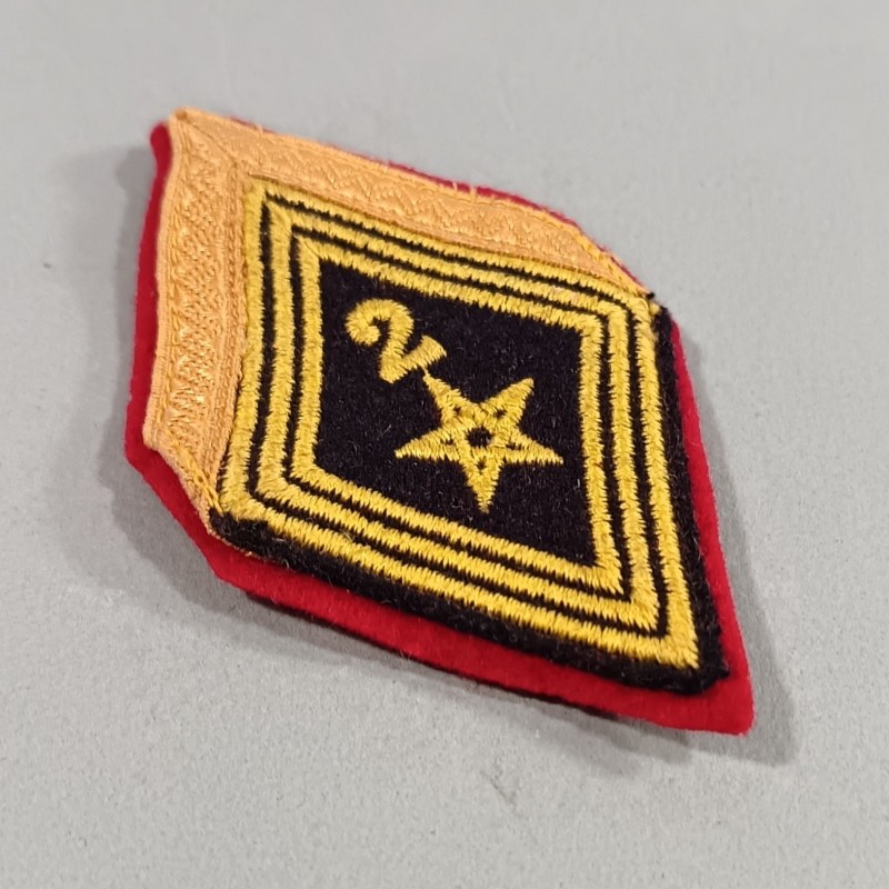 INSIGNES TISSU LOSANGE MODELE 1945 DE SERGENT DU 2 ème REGIMENT DE SPAHIS MAROCAINS
