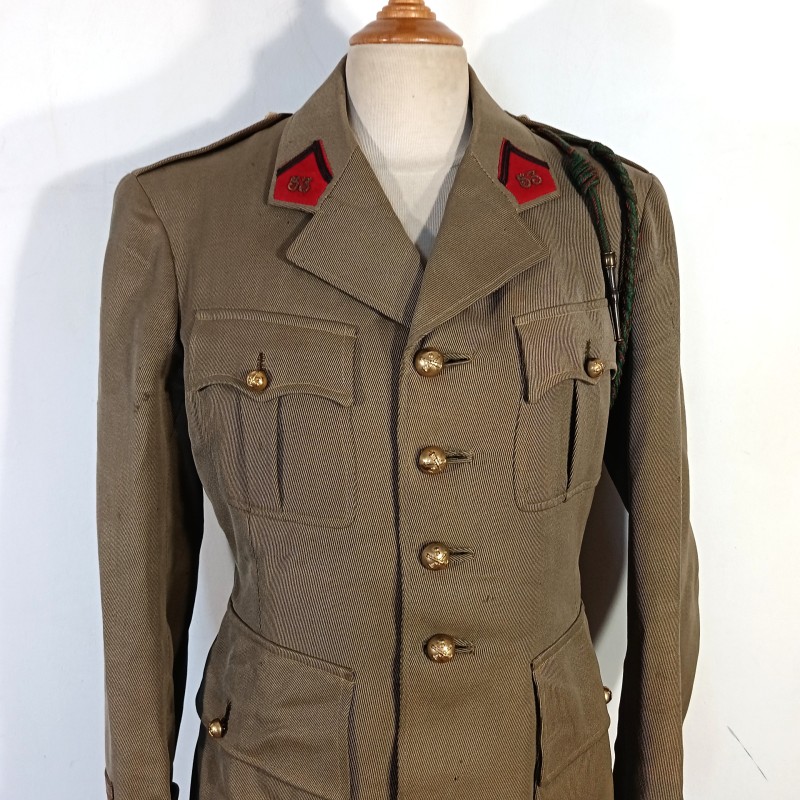 VESTE D'UNIFORME MODELE 1939 D'UN LIEUTENANT AU 53 ème REGIMENT D'ARTILLERIE MIXTE DIVISIONNAIRE 1939-1940