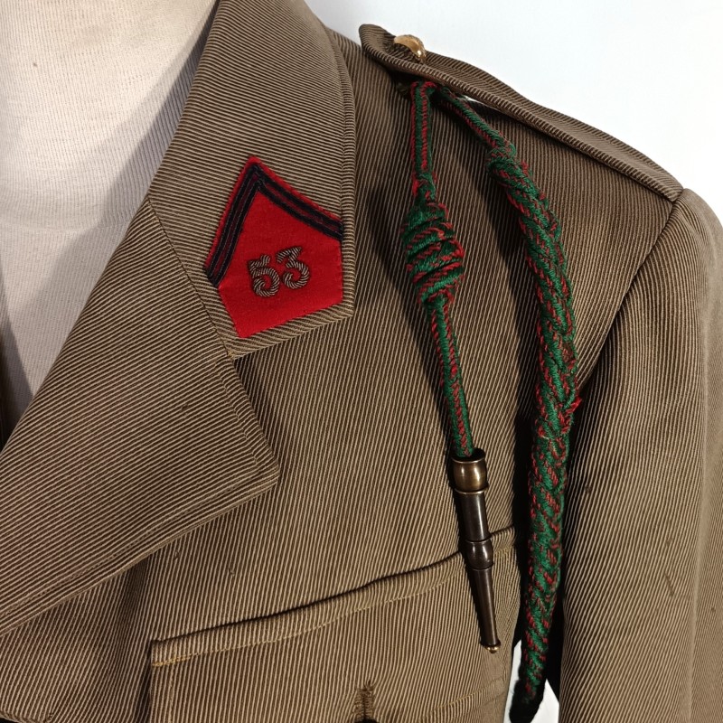VESTE D'UNIFORME MODELE 1939 D'UN LIEUTENANT AU 53 ème REGIMENT D'ARTILLERIE MIXTE DIVISIONNAIRE 1939-1940