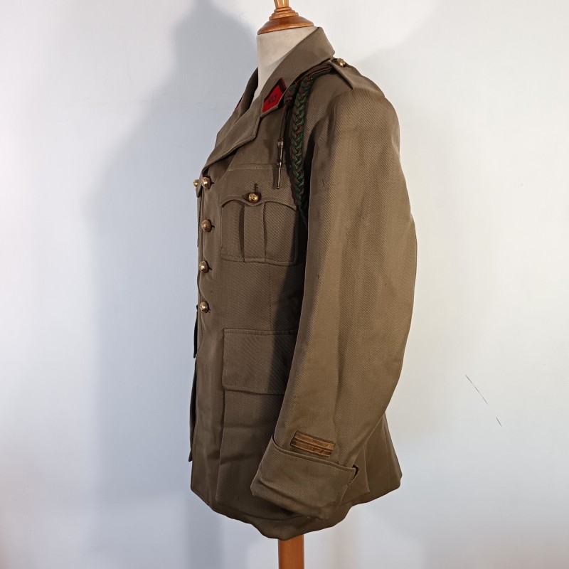 VESTE D'UNIFORME MODELE 1939 D'UN LIEUTENANT AU 53 ème REGIMENT D'ARTILLERIE MIXTE DIVISIONNAIRE 1939-1940