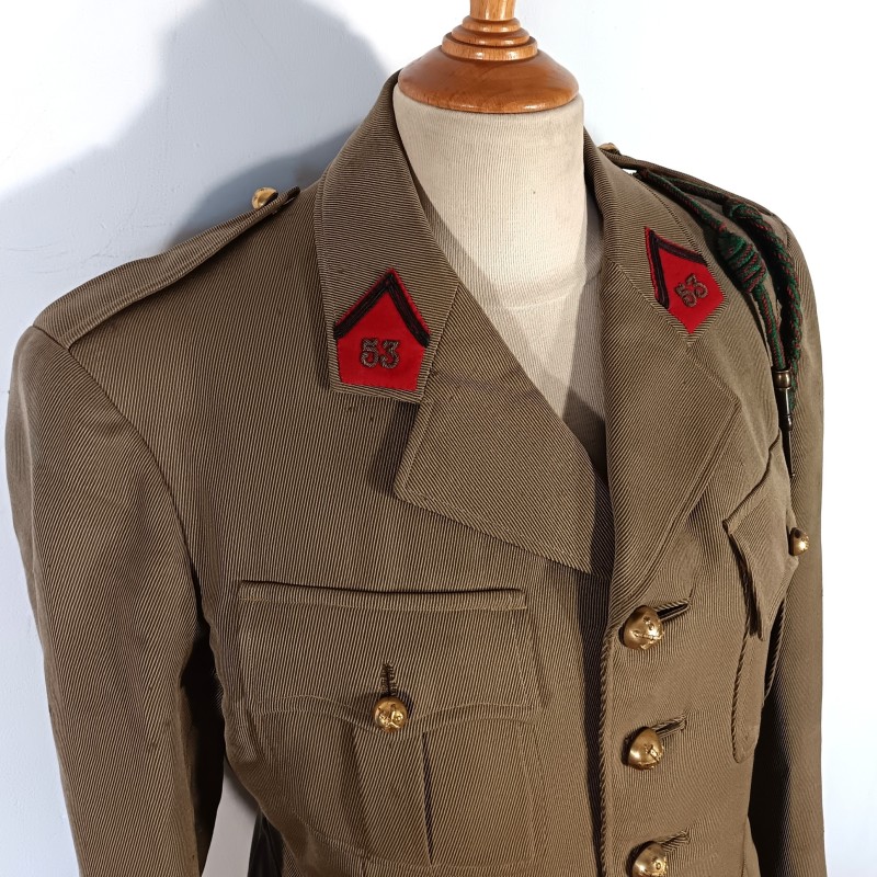 VESTE D'UNIFORME MODELE 1939 D'UN LIEUTENANT AU 53 ème REGIMENT D'ARTILLERIE MIXTE DIVISIONNAIRE 1939-1940