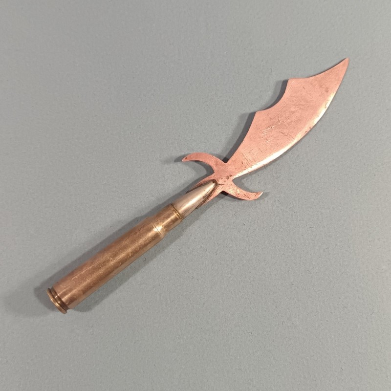 ARTISANAT DE TRANCHEE COUPE PAPIER SOUVENIR DE VERDUN AVEC UNE BALLE DE MAUSER DATEE 1910