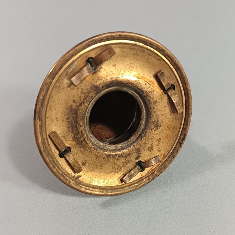 POINTE DE CASQUE A POINTE AVEC SES RIVETS DE FIXATION MODELE STANDARD 1895