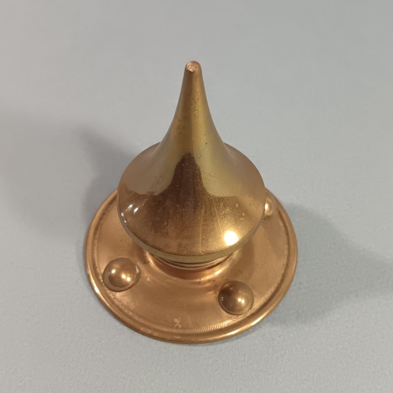 POINTE DE CASQUE A POINTE AVEC SES RIVETS DE FIXATION MODELE STANDARD 1895