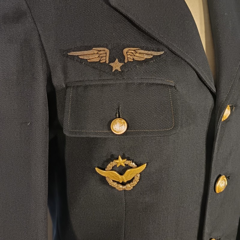 ENSEMBLE DE 2 VESTES D'UNIFORME AVIATION DU PILOTE POUGET ARMEE DE L'AIRE 1940 - 1950