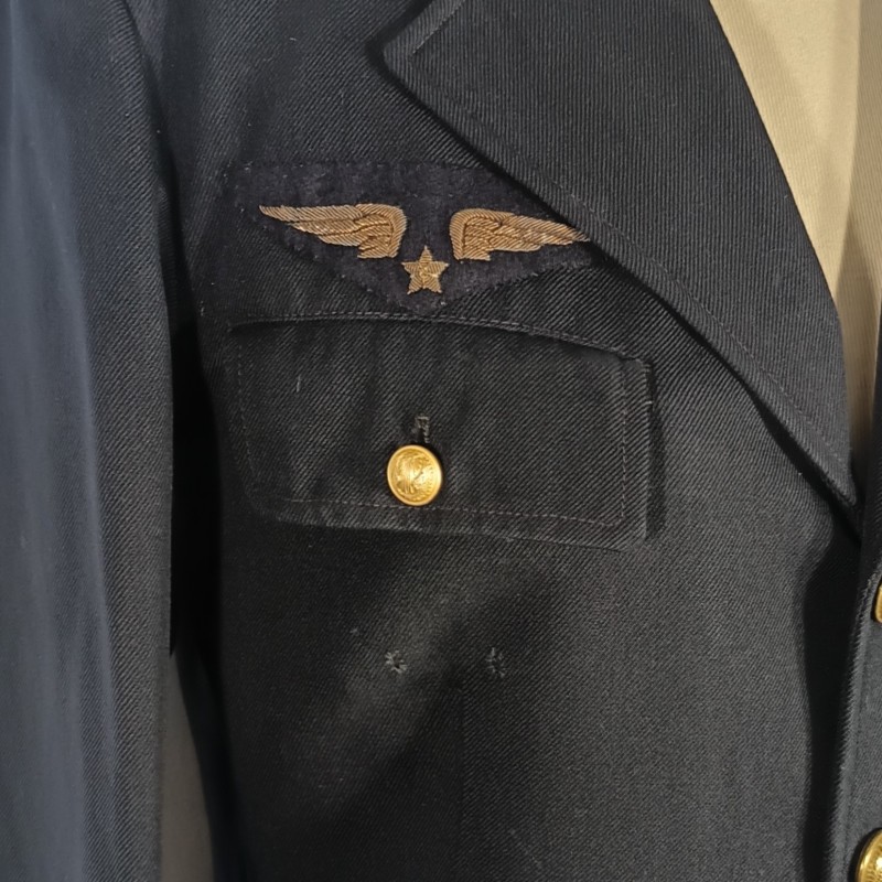 ENSEMBLE DE 2 VESTES D'UNIFORME AVIATION DU PILOTE POUGET ARMEE DE L'AIRE 1940 - 1950
