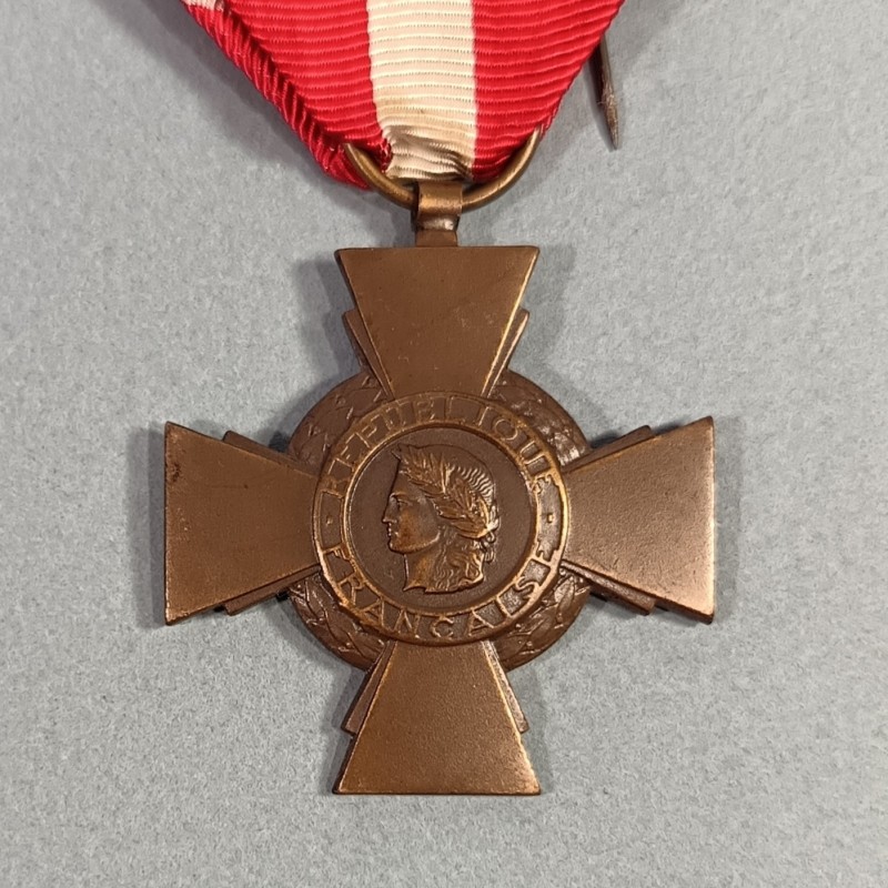 FRANCE MEDAILLE CROIX DE LA VALEUR MILITAIRE AVEC UNE CITATION FRENCH CROSS FOR MILITARY VALOR