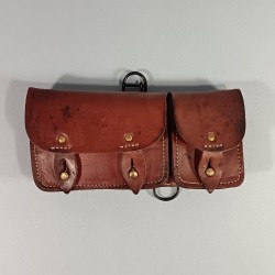 CARTOUCHIERE MODELE 1935 / 1937 COTE GAUCHE COULEUR MARRON CUIR LISSE TAMPONNEE ANNEES 1940