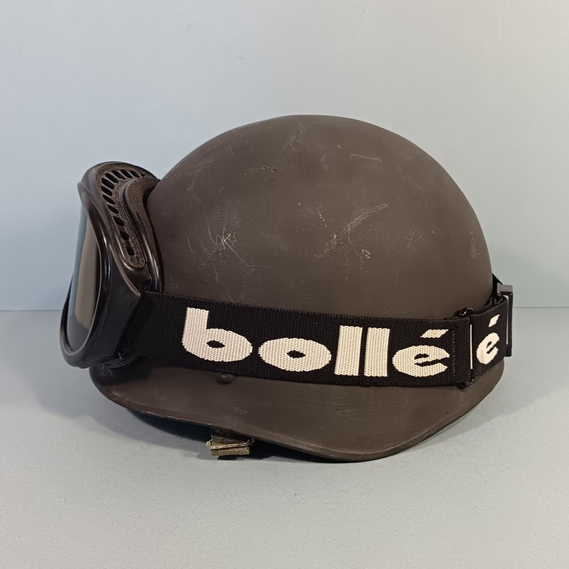 CASQUE F1 ARMEE FRANCAISE PEINTURE NOIRE ET COUVRE CASQUE CAMOUFLE LUNETTE BOLLE