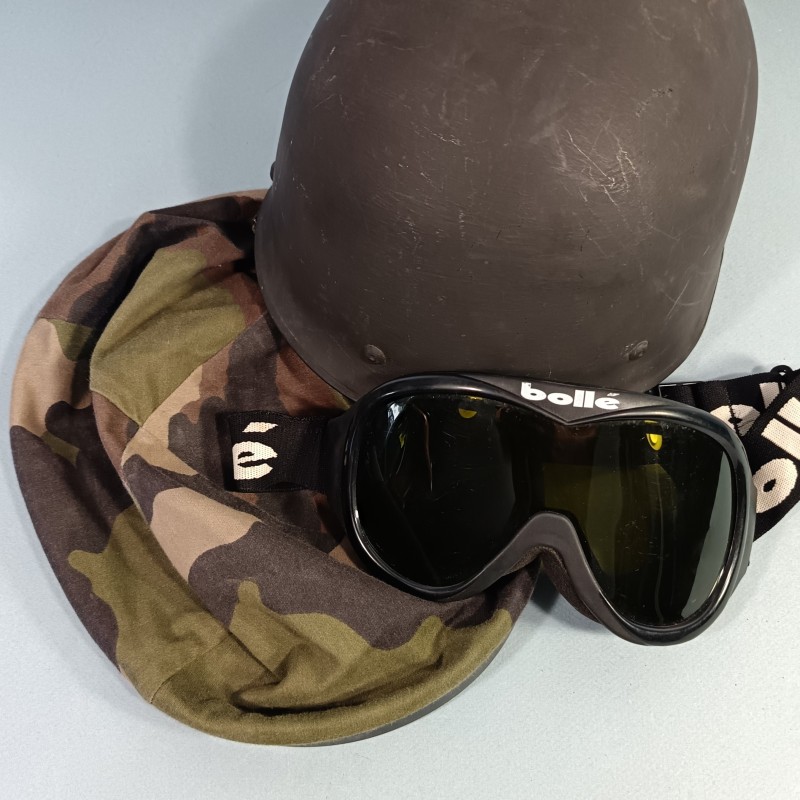 CASQUE F1 ARMEE FRANCAISE PEINTURE NOIRE ET COUVRE CASQUE CAMOUFLE LUNETTE BOLLE