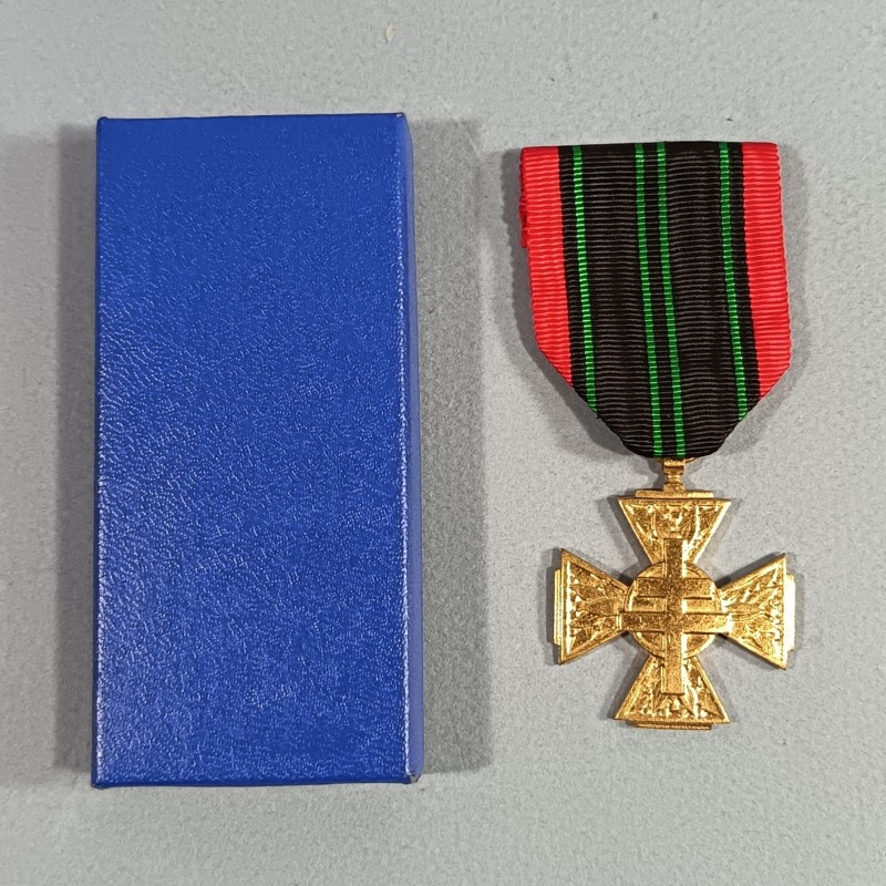 CROIX DU COMBATTANT VOLONTAIRE DE LA RESISTANCE GUERRE 1939-1945 NEUVE EN BOITE CARTON