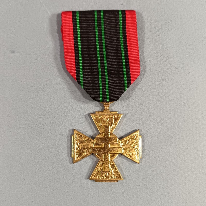CROIX DU COMBATTANT VOLONTAIRE DE LA RESISTANCE GUERRE 1939-1945 NEUVE EN BOITE CARTON