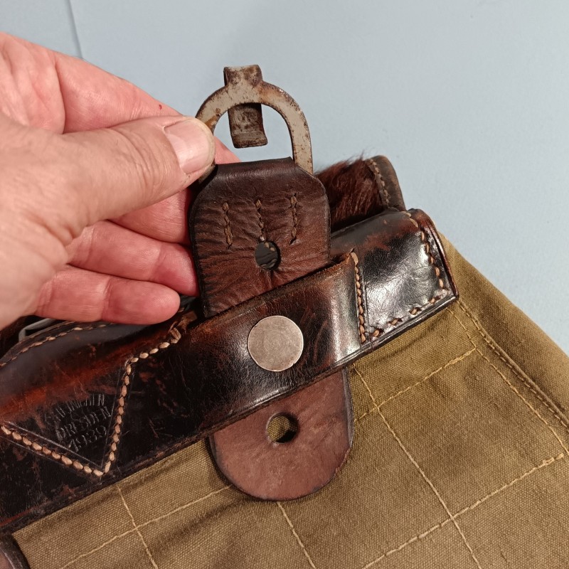SAC A DOS ALLEMAND HAVRESAC POILES DE VACHE MODELE 1934 DATE 1939 AVEC CROCHETS POUR FIXATION AU BRELAGE