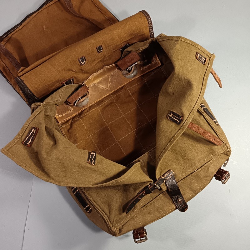 SAC A DOS ALLEMAND HAVRESAC POILES DE VACHE MODELE 1934 DATE 1939 AVEC CROCHETS POUR FIXATION AU BRELAGE