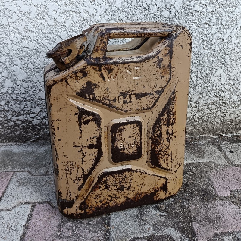 JERRICAN ANGLAIS DE 20 LITRES COULEUR JAUNE SABLE DATE 1943 WD MARQUAGES BIEN VISIBLES RARE EN COULEUR SABLE