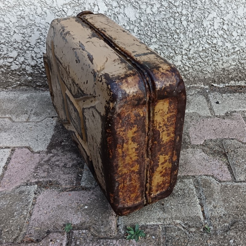 JERRICAN ANGLAIS DE 20 LITRES COULEUR JAUNE SABLE DATE 1943 WD MARQUAGES BIEN VISIBLES RARE EN COULEUR SABLE