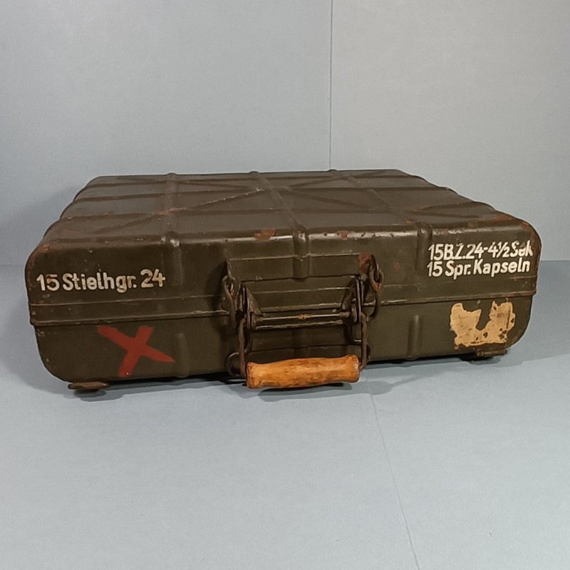 CAISSE ALLEMANDE DE TRANSPORT DE 15 GRENADES A MANCHES STIELHGRENADEN MODELE 1924 DATEE 1940