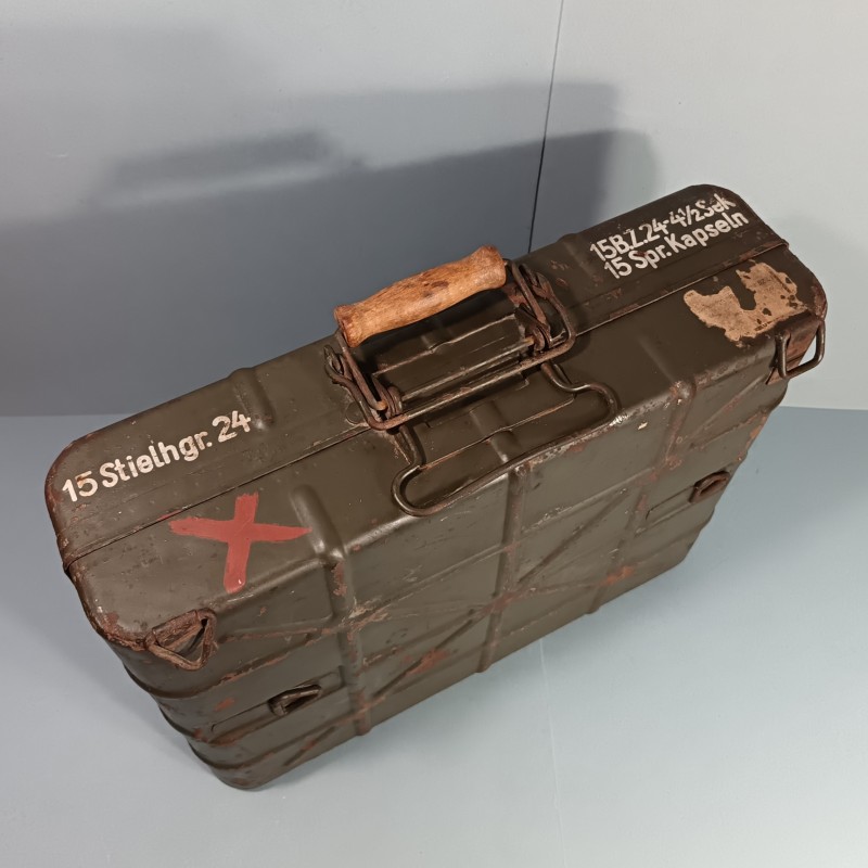 CAISSE ALLEMANDE DE TRANSPORT DE 15 GRENADES A MANCHES STIELHGRENADEN MODELE 1924 DATEE 1940