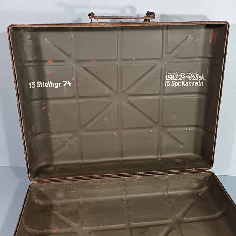 CAISSE ALLEMANDE DE TRANSPORT DE 15 GRENADES A MANCHES STIELHGRENADEN MODELE 1924 DATEE 1940