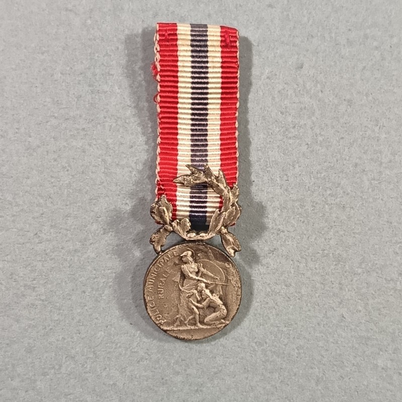 FRANCE REDUCTION DE LA MEDAILLE D'HONNEUR POUR ACTE DE COURAGE ET DEVOUEMENT MODELE 4 ET 5 ème REPUBLIQUE