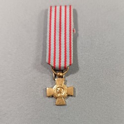 FRANCE REDUCTION DE LA MEDAILLE CROIX DU COMBATTANT COULEUR BRONZE DORE