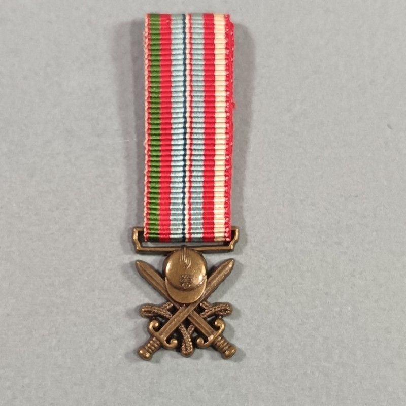 REDUCTION DE LA MEDAILLE DE LA RECONNAISSANCE DE LA NATION RUBAN 39-45 ET GUERRE D'ALGERIE