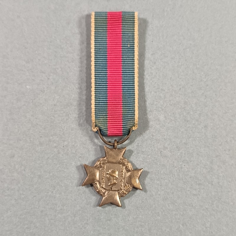REDUCTION DE LA MEDAILLE CROIX ARGENT DES SERVICES MILITAIRES VOLONTAIRES