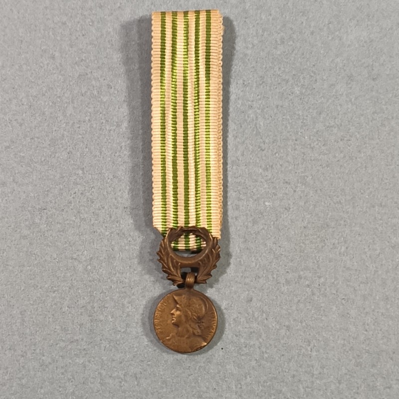 REDUCTION DE LA MEDAILLE COMMEMORATIVE D'ORIENT AVEC LE RUBAN DES DARDANELLES GUERRE 1914 1918