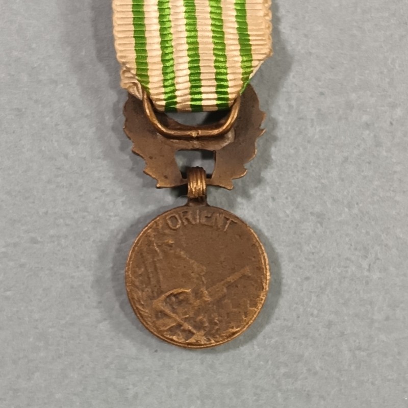 REDUCTION DE LA MEDAILLE COMMEMORATIVE D'ORIENT AVEC LE RUBAN DES DARDANELLES GUERRE 1914 1918
