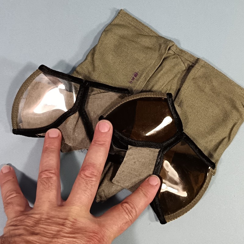 DEUX PAIRES DE LUNETTES ALLEMANDES DE PROTECTION ANTI POUSSIERE ANTI SABLE WW2