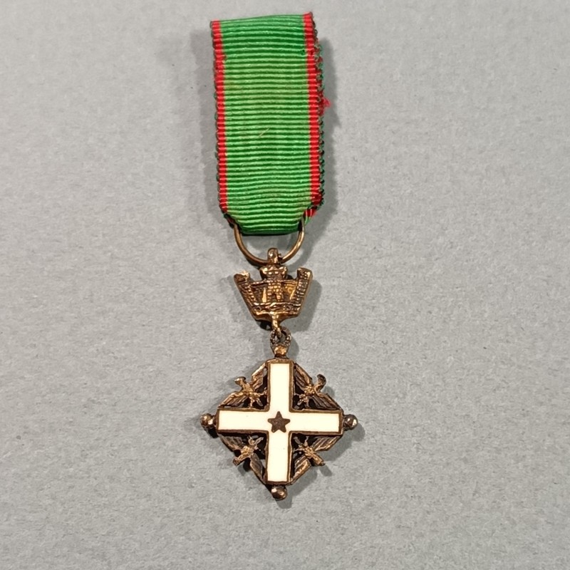 ITALIE REDUCTION DE LA  MEDAILLE DE CHEVALIER DE L'ORDRE NATIONAL DU MERITE ITALIAN NATIONAL MERIT ORDER