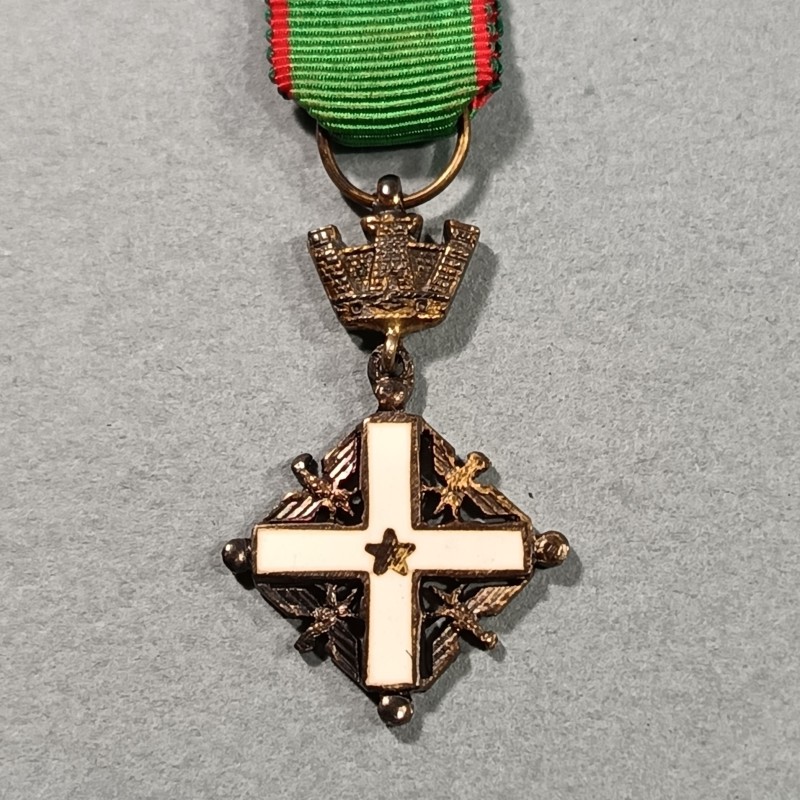 ITALIE REDUCTION DE LA  MEDAILLE DE CHEVALIER DE L'ORDRE NATIONAL DU MERITE ITALIAN NATIONAL MERIT ORDER
