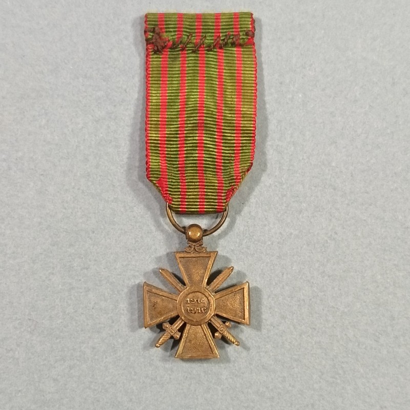 FRANCE REDUCTION DE LA MEDAILLE OU CROIX DE GUERRE DATE AU DOS 1914 1916 WAR CROSS WW1 QUART DE TAILLE
