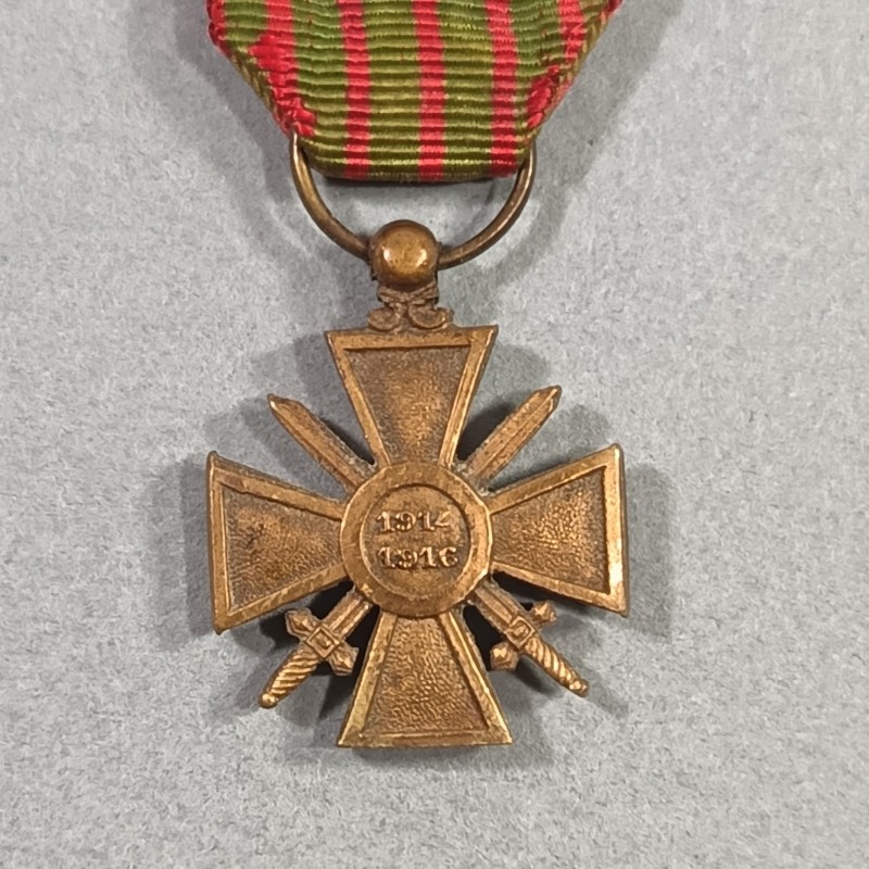 FRANCE REDUCTION DE LA MEDAILLE OU CROIX DE GUERRE DATE AU DOS 1914 1916 WAR CROSS WW1 QUART DE TAILLE