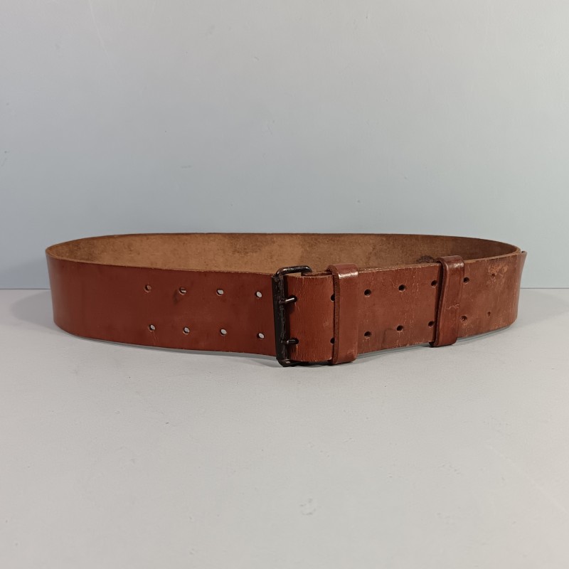 CEINTURON TROUPE EN CUIR MARRON MODELE 1903/1914 BOUCLE EN FER NOIRCI FABRICATION SECONDE GUERRE DATE 1938 OU 1939
