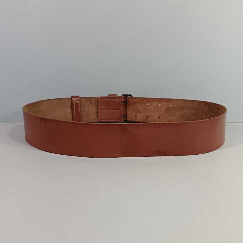 CEINTURON TROUPE EN CUIR MARRON MODELE 1903/1914 BOUCLE EN FER NOIRCI FABRICATION SECONDE GUERRE DATE 1938 OU 1939